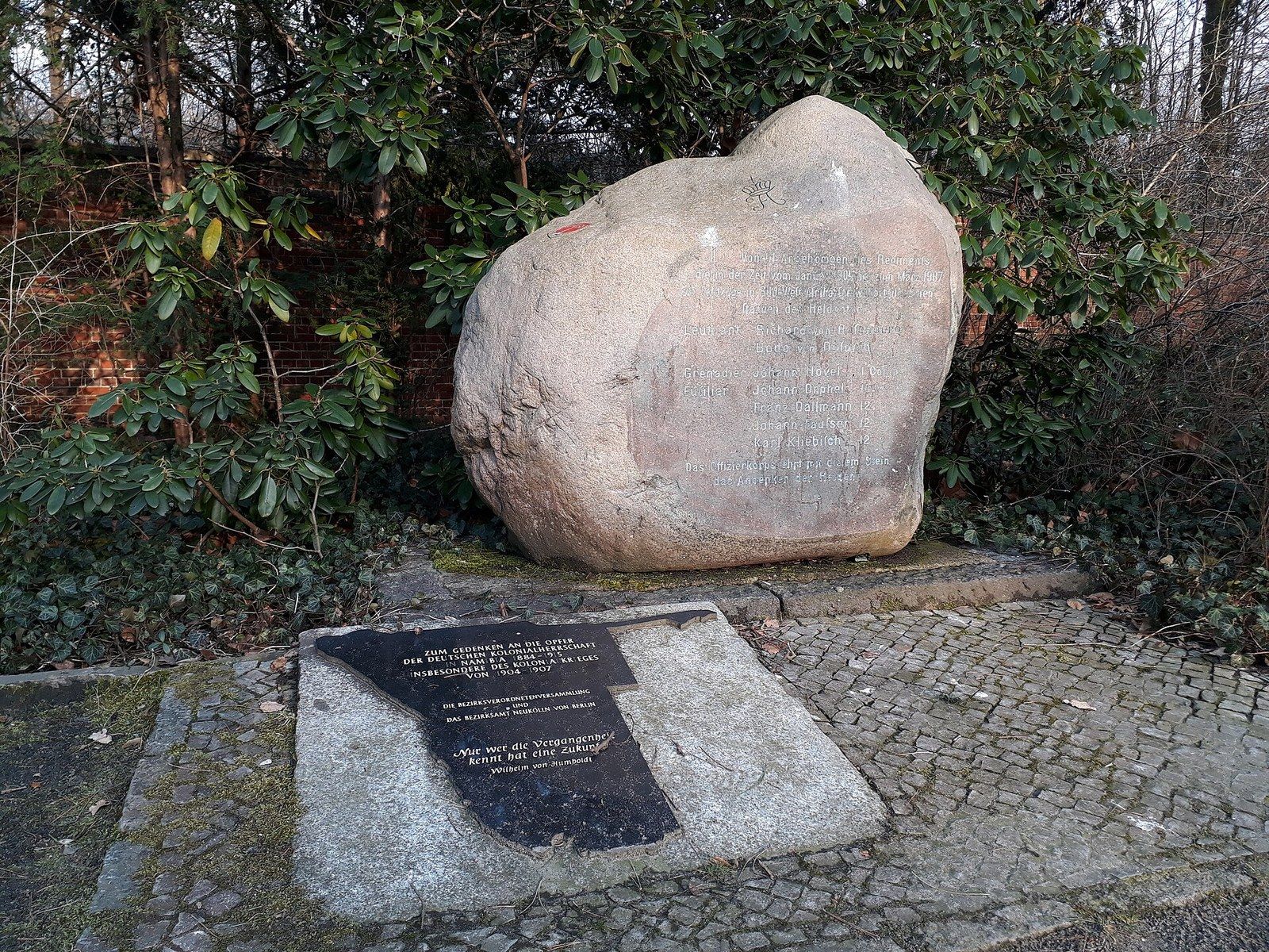 Hererostein auf dem Friedhof Columbiadamm – Friedhof Columbiadamm